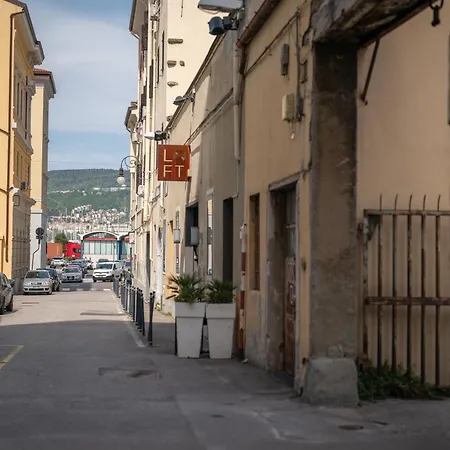 Appartement Elegante In Marina Trieste